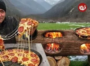ببینید| غذای روستایی در آذربایجان؛ پخت 3 عدد پیتزا روی تنه درخت در کوهستان