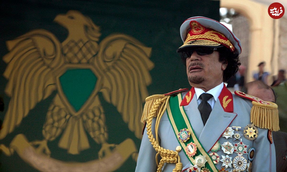 عکس| سفر در زمان؛ تیپ و چهره متفاوت «معمر قذافی» در سفر سودان؛ سال 1347