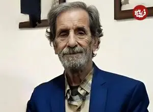 عکس| سفر زمان؛ تیپ و چهرۀ «محمود بصیری» در حال تارنوازی؛ 31 سال قبل