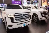 ( ویدیو) عجیب‌ترین لندکروز تاریخ؛ این ماشین با چند ضربه متلاشی می‌شود!