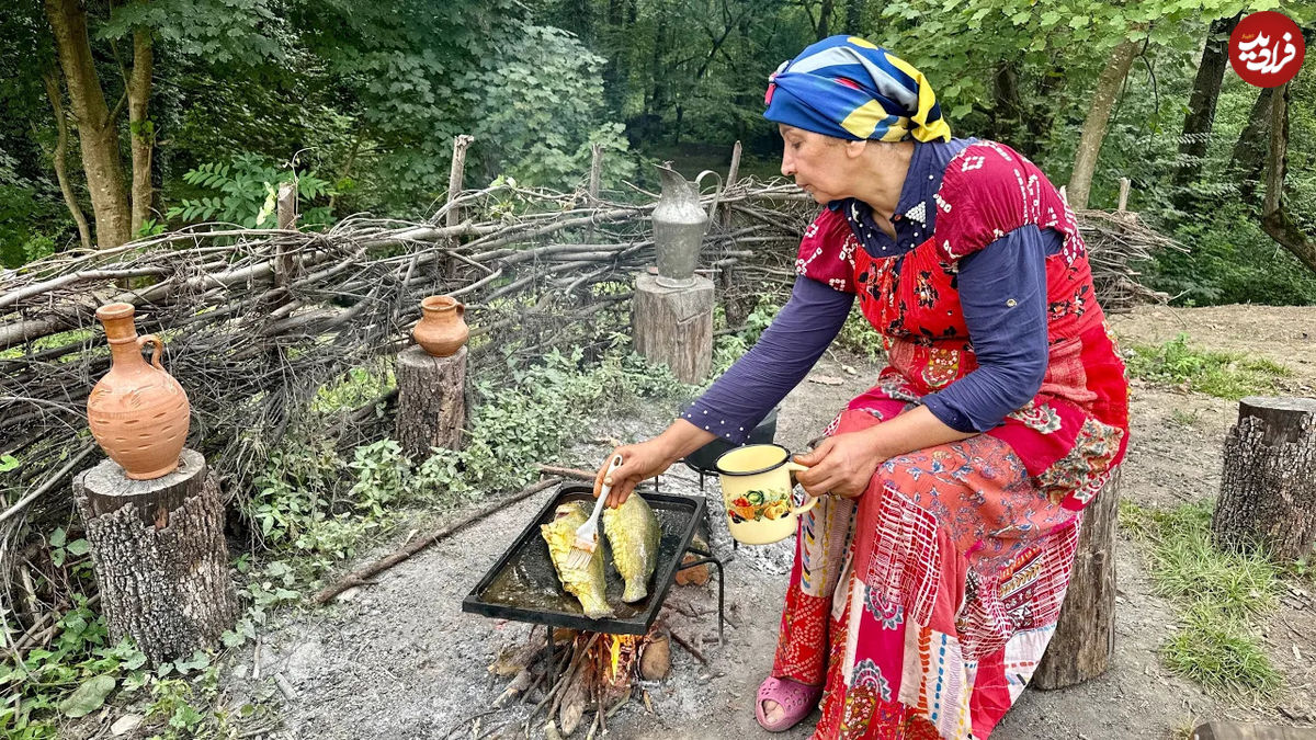 (ویدئو) پخت سبزی پلو با ماهی شکم پر به روش بانوی روستایی مازندرانی 