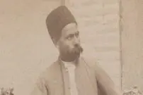 عکس| سفر زمان؛ ژست مرد قاجاری در کنار دو دختر نوجوانش؛ 145 سال قبل