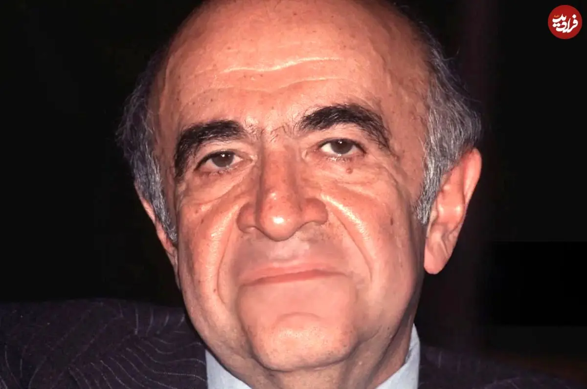 عکس| سفر در زمان؛ «هویدا» در حال پیپ کشیدن در دوران میانسالی؛ دهه 50