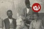 عکس| سفر زمان؛ عکس یادگاری «مردان و کودکان شیرازی» در دوران ناصرالدین شاه