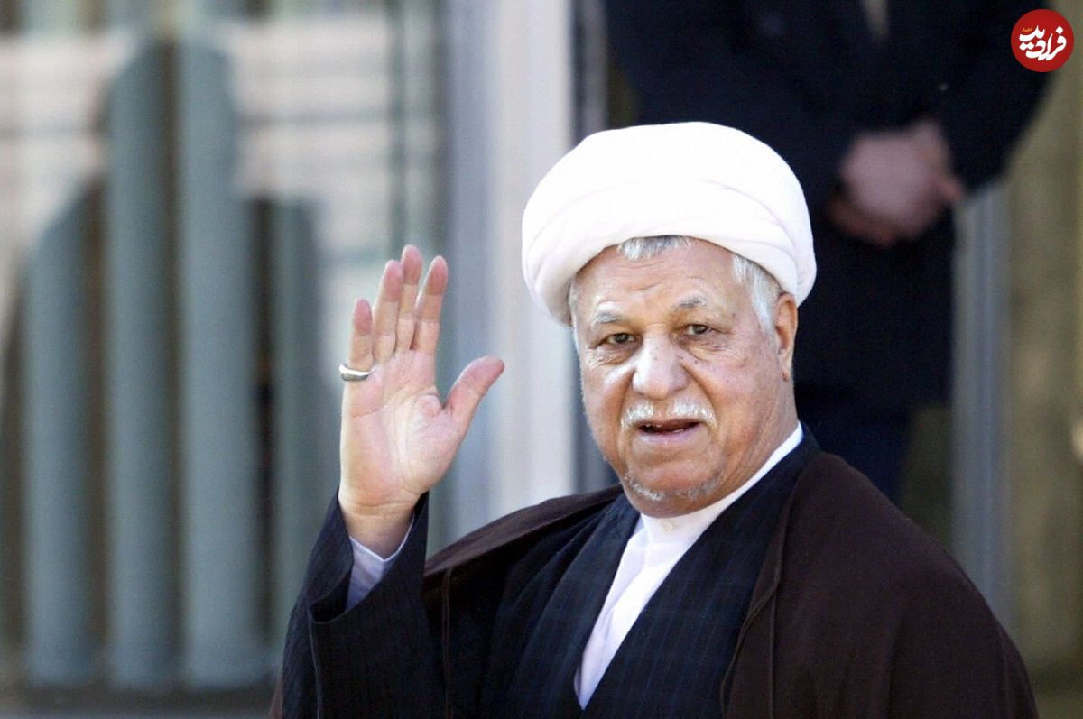 عکس؛ سفر در زمان؛ «هاشمی رفسنجانی در کنار امام خمینی»؛ بهمن سال 1357