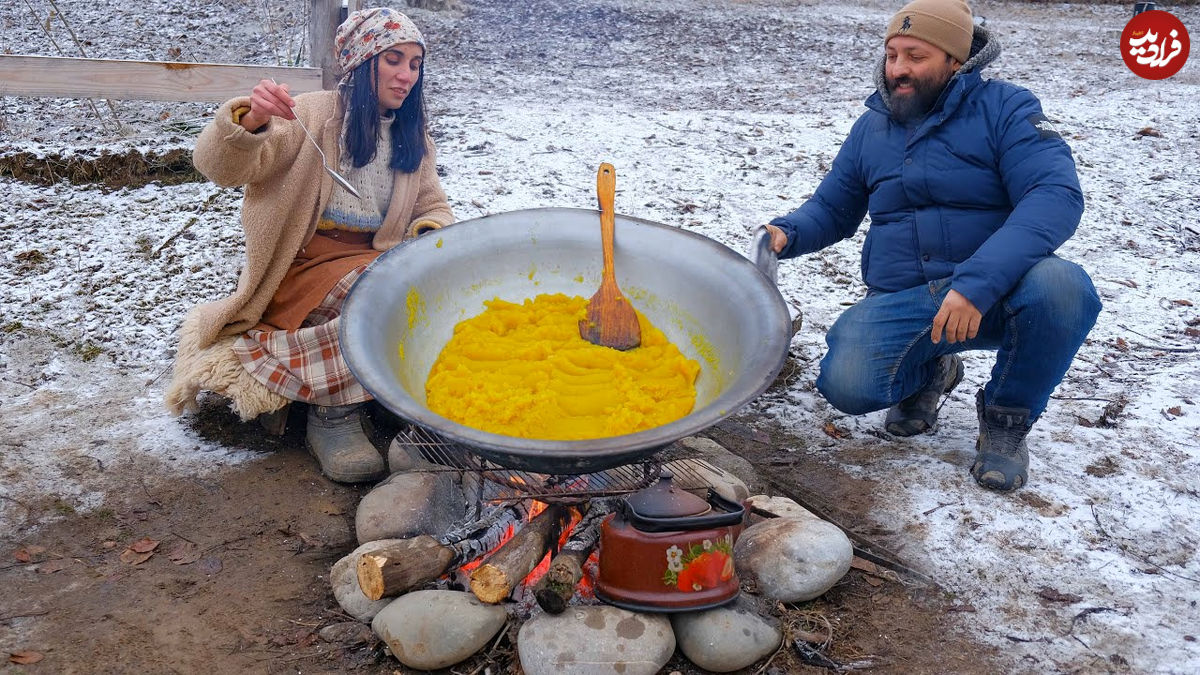 (ویدئو) غذای روستایی در آذربایجان؛ پخت حلوای سنتی در برف