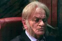 عکس| سفر زمان؛ «فتحعلی اویسی» 47 ساله در پشت‌صحنۀ «مریم و میتیل»؛ سال 71