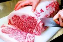 (ویدئو) ببینید ژاپنی ها چگونه گران ترین گوشت گاو جهان را تولید می کنند!