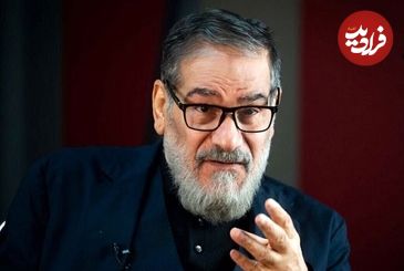 عکس؛ سفر به تاریخ؛ «دریابان شمخانی» در مراسم تشییع «گل‌آقا»؛ سال 1383