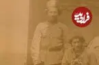 عکس| سفر زمان؛ مامور قاجاری و زندانی‌هایی با پاها و گردن‌های زنجیرشده