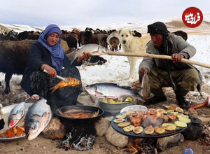 (ویدئو) نحوه پخت یک غذای محلی با ماهی توسط بانوی عشایر افغان