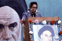 عکس؛ سفر در زمان؛ «بنی صدر در روز مراسم تنفیذش در کنار امام»؛ سال 58