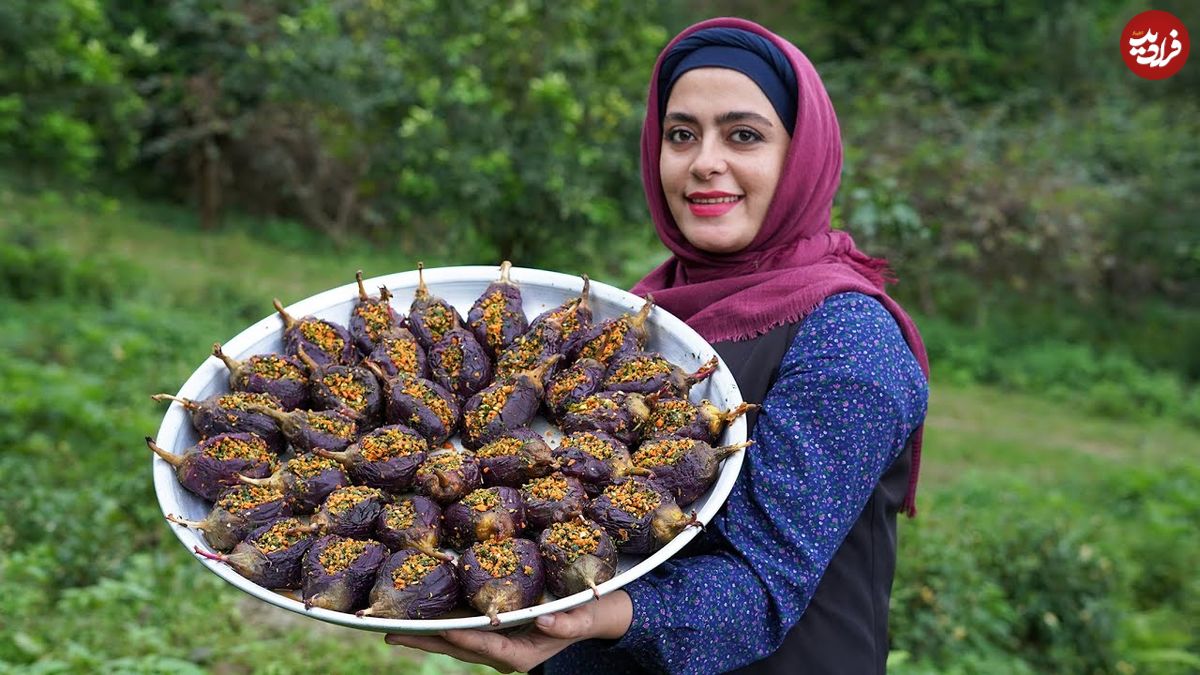 ببینید؛ غذای روستایی در ایران؛ تهیه ترشی بادمجان شکم پر با سبزیجات معطر