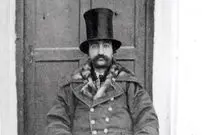 عکس| سفر زمان؛ «گربۀ ناصرالدین شاه» در حال استراحت روی صندلی سلطنتی