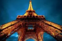 (ویدیو) عکس کدام شاه ایرانی را بالای برج ایفل نصب کرده اند؟ 