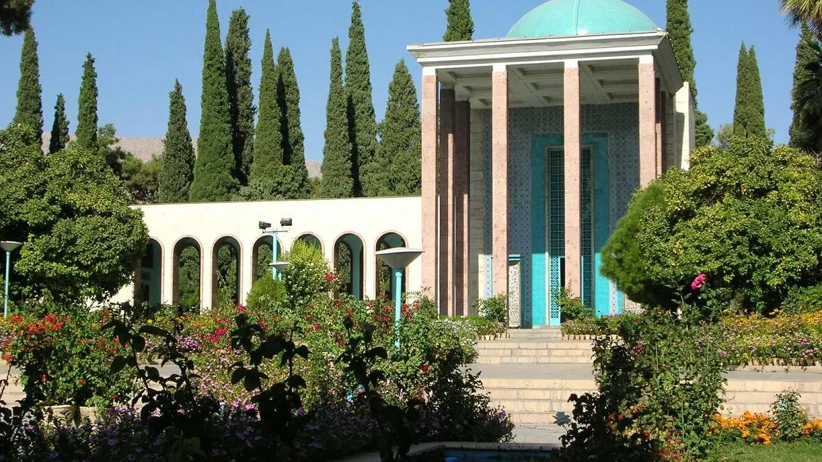 عکس| سفر به ایران قدیم؛ نمایی از «آرامگاه سعدی» در شیراز؛ اواخر دهه 30