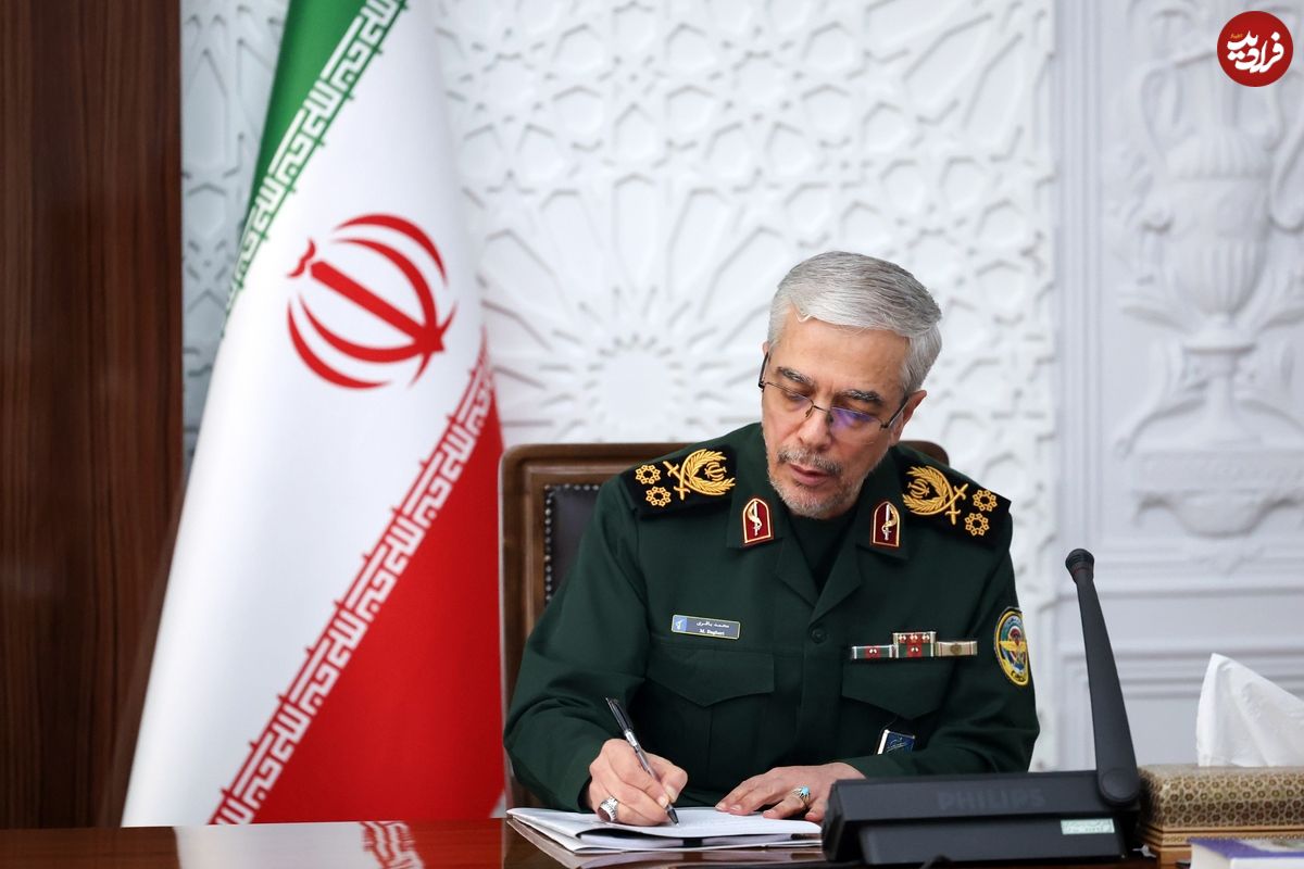 عکس؛ سفر در زمان؛ «سرلشکر باقری، سلامی، رشید، محسن رضایی و عزیز جعفری» در بیت رهبری؛ سال 94