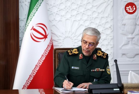 عکس؛ سفر در زمان؛ «سرلشکر باقری، سلامی، رشید، محسن رضایی و عزیز جعفری» در بیت رهبری؛ سال 94