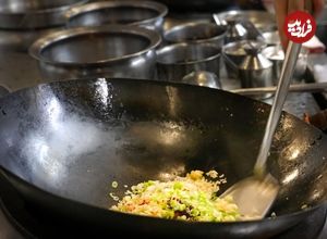 ببینید؛ غذای خیابانی در هنگ کنگ؛ برنج سرخ شده با میگو  و پیازچه در کاولون 