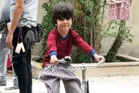 عکس| سفر زمان؛ «رایان سرلک» در کنار «پژمان جمشیدی» در پشت‌صحنه «زیرخاکی»