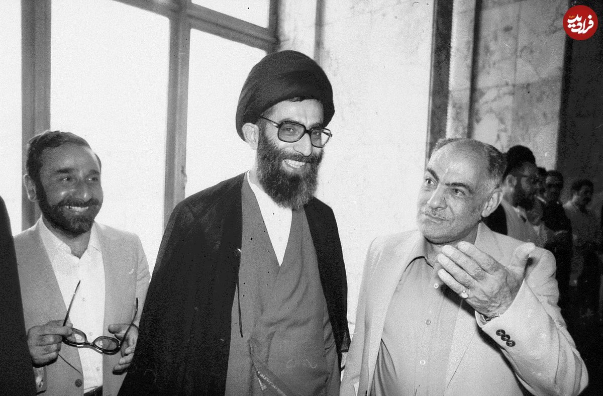 عکس؛ سفر در زمان؛ «بازرگان، داریوش فروهر و رهبر انقلاب» در یک بازدید نظامی؛ سال 58