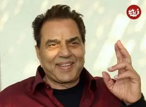 عکس| سفر در زمان؛ «درمندرا 76 ساله» در کنار شاهرخ خان 46 ساله در یک مراسم؛ سال 1389