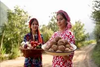 ببینید| غذای روستایی در ایران؛ پخت کوفته قلقلی با پلو زعفرانی در طبیعت