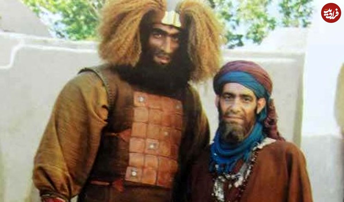 عکس؛ سفر به تاریخ؛ «غول لشکر زبیری» (مختارنامه) در نوجوانی در کنار مربیاش