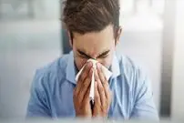  (عکس) سوراخ شدن نای به دلیل جلوگیری از عطسه!