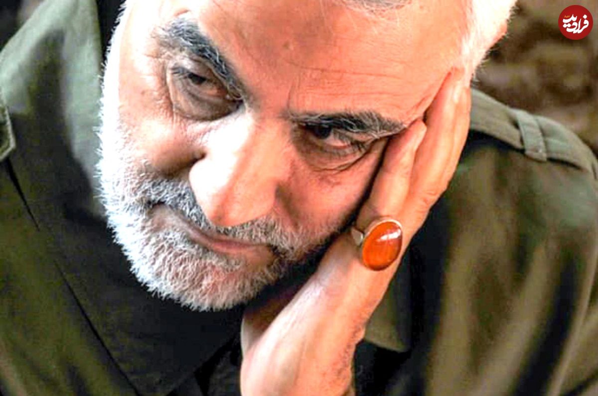 عکس؛ سفر در زمان؛ «رهبر انقلاب در حال روبوسی با سردار سلیمانی»؛ دهه 80