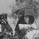 عکس| سفر زمان؛ الاغ‌سواری در یکی از جاده‌های اطراف تهران در دوران قاجار