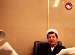 عکس؛ سفر در زمان؛ «هاشمی رفسنجانی در حال گریه در مراسم تشییع امام خمینی»؛ سال 68