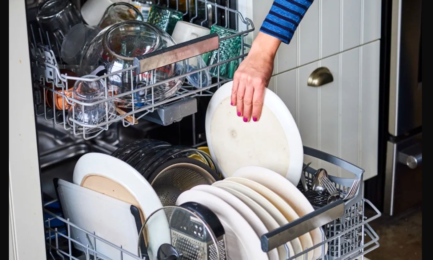 (ویدیو) نمای داخلی ماشین‌ ظرفشویی هنگام ظرف‌ شستن