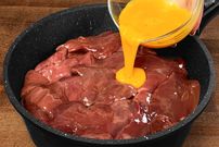 ببینید؛ طرز تهیه یک غذای متفاوت با 800 گرم جگر مرغ و تخم مرغ به روش اسپانیایی ها