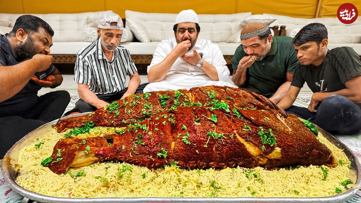 ببییند؛ غذای خیابانی در مالزی؛ پخت مندی ماهی کپور توسط آشپز قطری در کوالالامپور 