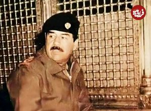 عکس| سفر در زمان؛ «صدام» در حال بازی کردن با یکی از نوه هایش؛ دهه 60