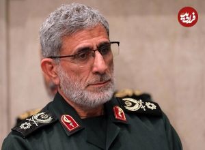 عکس؛ سفر در زمان؛ «سردار قاآنی در زمان جنگ و در میان سنگر»؛ دهه 60