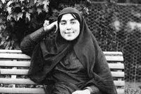 عکس| سفر زمان؛ «فخرالتاج، نوۀ ناصرالدین شاه» در حال نواختن پیانو