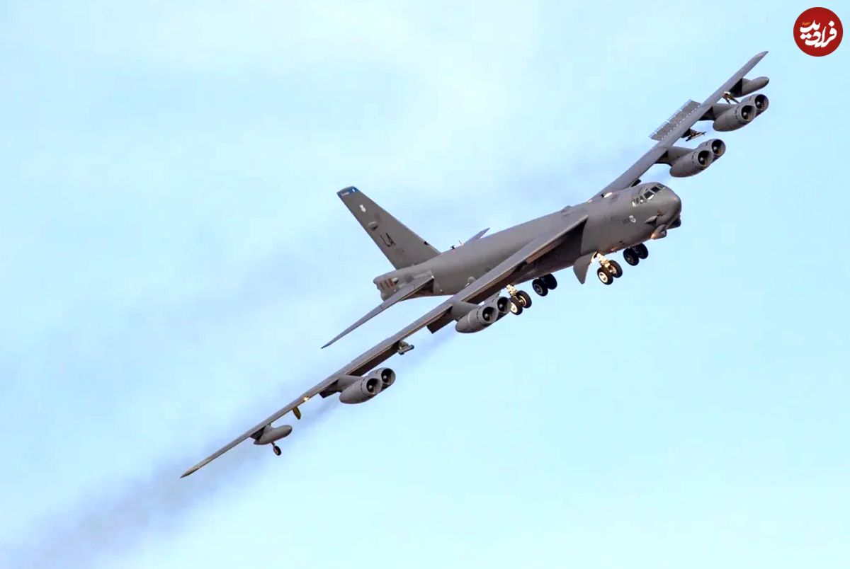 چرا بمب افکن استراتژیک B-52 Stratofortress تنها هواپیمای دارای هشت موتور است؟