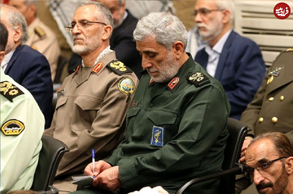 عکس؛ سفر در زمان؛ «سردار قاآنی» در حال عیادت از دوست جانبازش؛ دهه 60