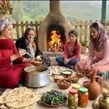 ببینید| غذای روستایی در ایران؛ پخت آش رشته سنتی  و نان محلی در روستایی کوهستانی