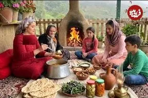 ببینید| غذای روستایی در ایران؛ پخت آش رشته سنتی  و نان محلی در روستایی کوهستانی