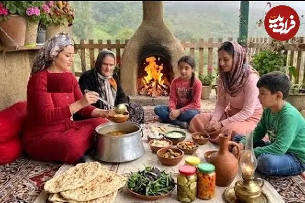 ببینید| غذای روستایی در ایران؛ پخت آش رشته سنتی  و نان محلی در روستایی کوهستانی