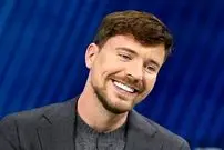 عکس| ۱۰۰۰۰۰۰۰۰۰ نفر در جهان ویدیوهای این مرد را نگاه می‌کنند! 