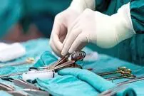 (عکس) خارج کردن یک توده ۴ کیلوگرمی از شکم دختر ۱۸ ساله