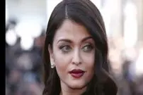 عکس| سفر در زمان؛ «آیشواریا رای» در دیدار با کودکان سرطانی در بمبئی؛ سال 1383