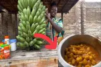 ببینید| غذای روستایی در کنیا؛ پخت خوراک سنتی با موز کال و گوجه فرنگی