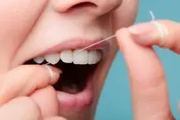 چه زمانی باید از «نخ دندان» استفاده کنیم؛ صبح یا شب؟ 