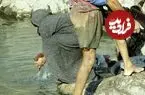 عکس| سفر زمان؛ اعضای یک خانواده در حال شستن قالی در چشمه‌علی شهرری؛ سال 46