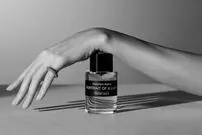 معرفی لاکچری‌ترین عطر زنانه برای تمام فصل‌ها